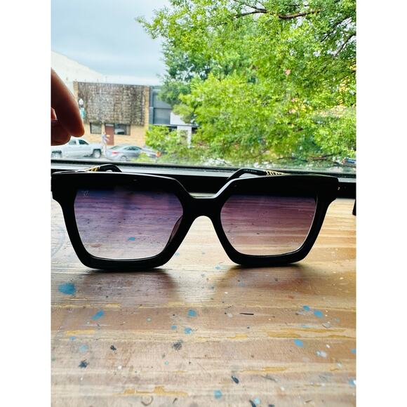 LOUIS VUITTON Black Gold Arrow Chain Sides Edge Cat Eye Sunglasses - Picture 9 of 11